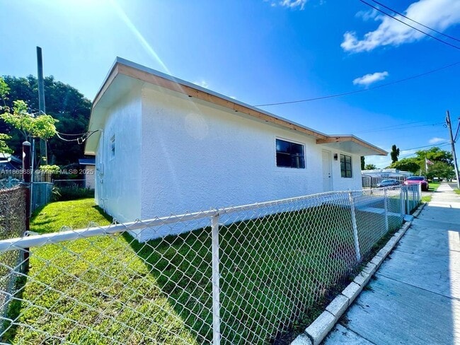427 N 24th Ave in Hollywood, FL - Building Photo - Building Photo