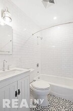 443 Jefferson Ave in Brooklyn, NY - Foto de edificio - Building Photo