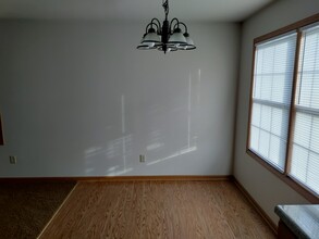 2310 W 5th Ave, Unit Apt A in Gary, IN - Foto de edificio - Building Photo