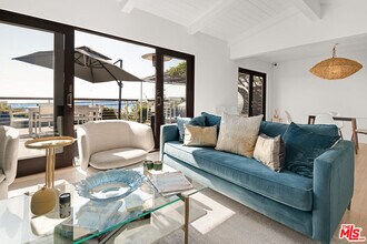 25143 Malibu Rd in Malibu, CA - Building Photo - Building Photo