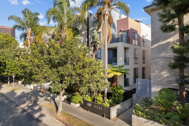 12000 Goshen Ave in Los Angeles, CA - Building Photo - Building Photo