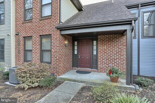 1127 Wicklow Ct in Hummelstown, PA - Building Photo