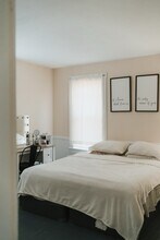 181 Main St, Unit 1 in Newmarket, NH - Foto de edificio - Building Photo