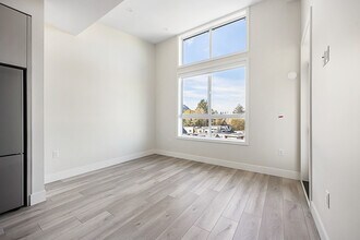 45511-45511 Campus Dr in Chilliwack, BC - Building Photo - Building Photo