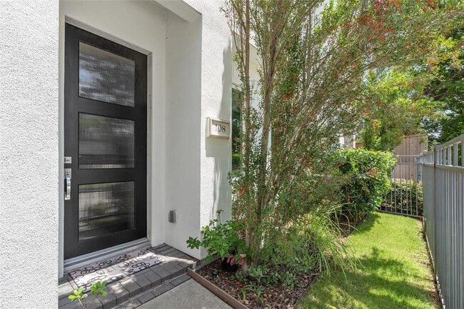 108 Pierce St in Houston, TX - Building Photo - Building Photo