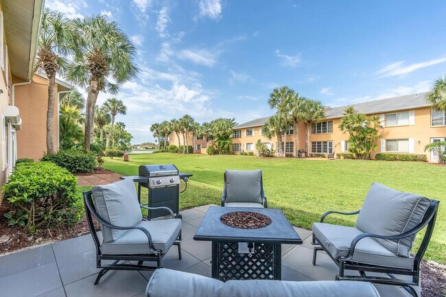 4070 Looking Glass Ln, Unit 5 in Naples, FL - Building Photo - Building Photo