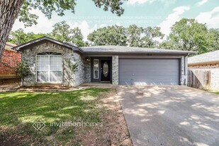 1216 Hidden Creek Dr in Mansfield, TX - Building Photo