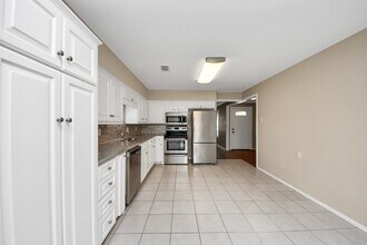 9535 Vogue Ln in Houston, TX - Foto de edificio - Building Photo