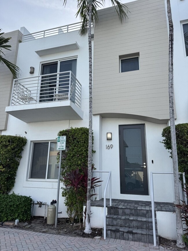 169 SE 1st Ave in Delray Beach, FL - Building Photo - Building Photo