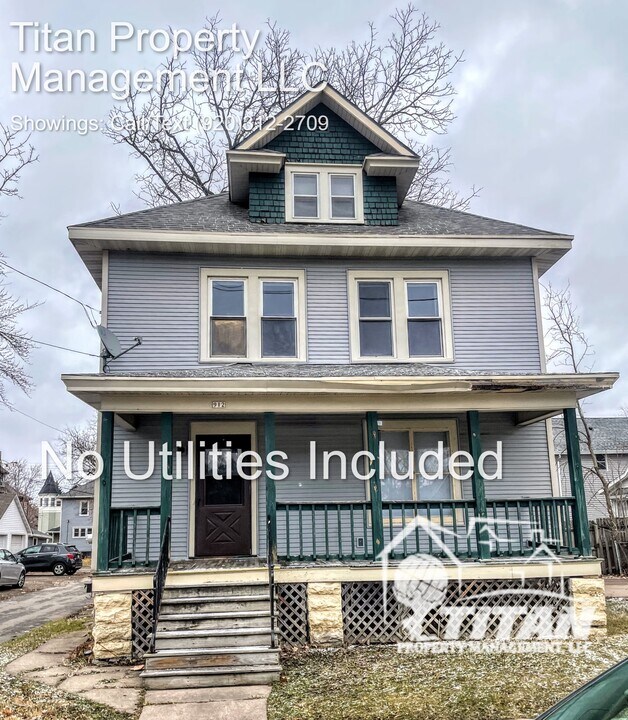 912 Wright St in Oshkosh, WI - Building Photo