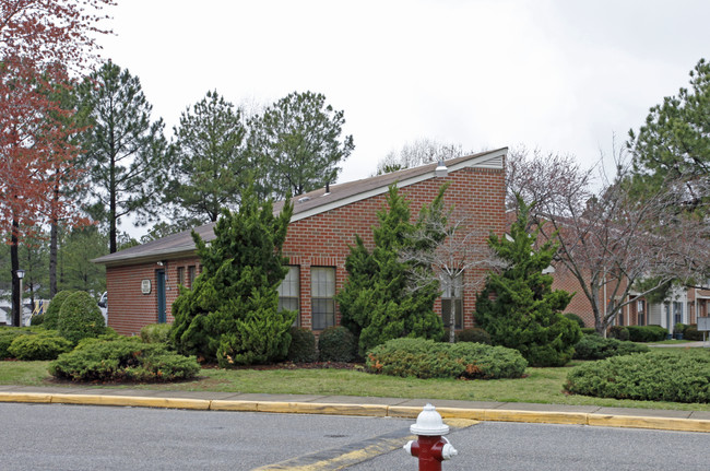 Denbigh Trace Apartments in Newport News, VA - Building Photo - Building Photo