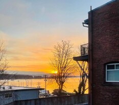 430 Stewart Ave in Nanaimo, BC - Building Photo