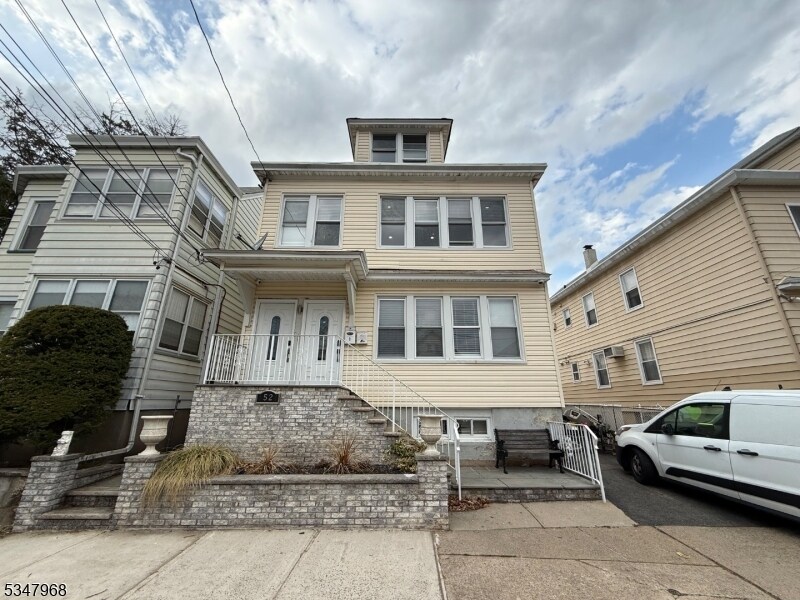 52 Franklin Ave in Clifton, NJ - Building Photo