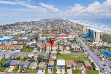 126 E Swordfish St in South Padre Island, TX - Building Photo