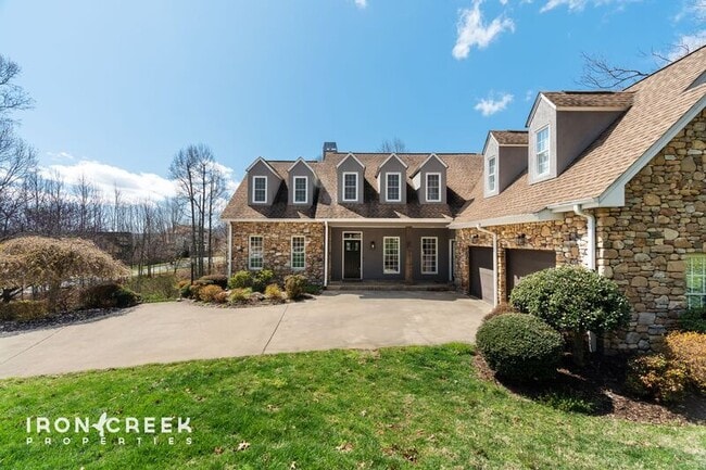 1904 Bearberry Ln in Asheville, NC - Building Photo - Building Photo