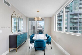 244 Biscayne Blvd in Miami, FL - Building Photo - Building Photo