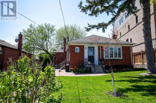 property at 8-8 Acorn Ave