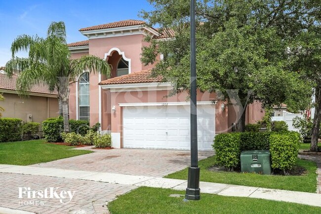1202 NE 37th Pl in Homestead, FL - Building Photo - Building Photo