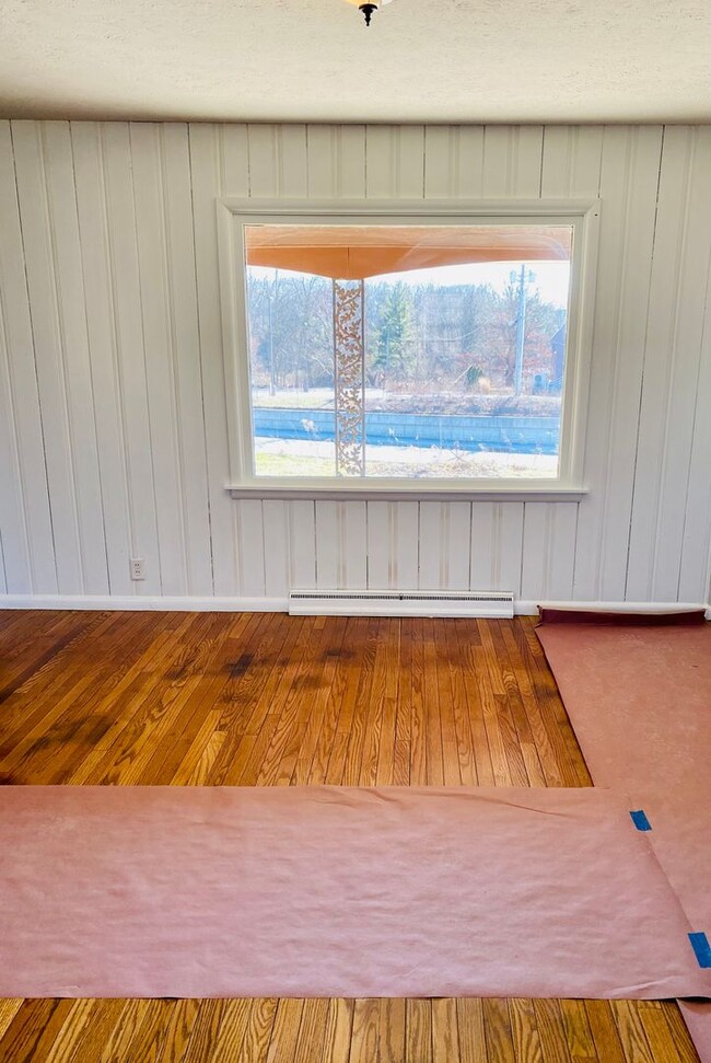 property at 1310 E Matlock Rd