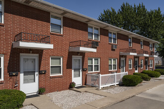 Rossford Hills Apartments in Rossford, OH - Foto de edificio - Building Photo