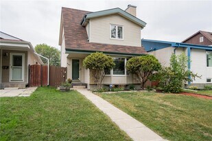 627 Novavista Dr in Winnipeg, MB - Building Photo