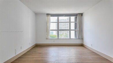 1440 Brickell Bay Dr in Miami, FL - Building Photo - Building Photo