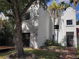 15 Sunflower Ave in McAllen, TX - Building Photo