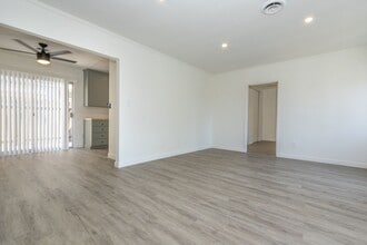 944 Opal St in San Diego, CA - Building Photo - Building Photo