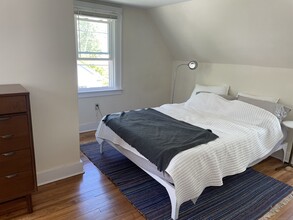 32 E Wharf Rd in Madison, CT - Building Photo - Building Photo