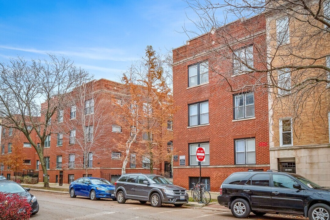 3517 N Fremont St, Unit 853-3S in Chicago, IL - Building Photo