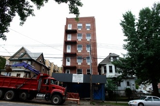 138-06 35th Ave in Flushing, NY - Foto de edificio - Building Photo