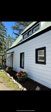 632 1st Ave E in Columbia Falls, MT - Foto de edificio - Building Photo