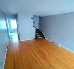 2430 E 73rd St in Chicago, IL - Building Photo - Building Photo