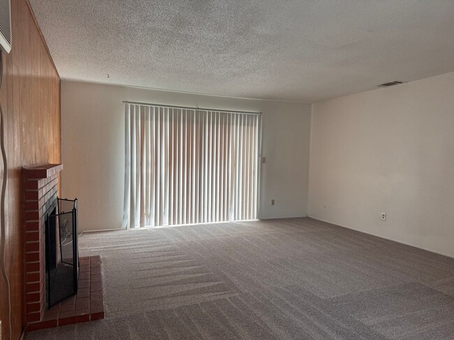 1025 Charles St in West Sacramento, CA - Building Photo - Building Photo