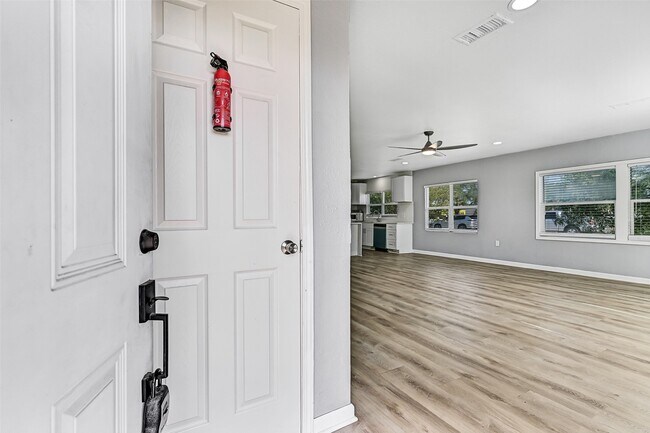 2328 Wimcrest St in Galveston, TX - Building Photo - Building Photo