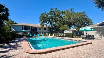 Central Park at East Bay in Largo, FL - Building Photo