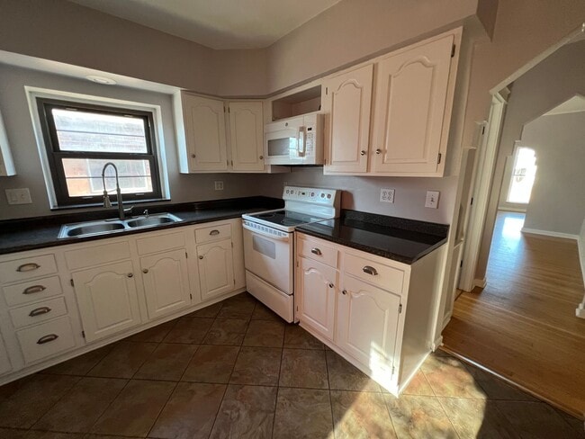 5748 Tholozan Ave in St. Louis, MO - Building Photo - Building Photo