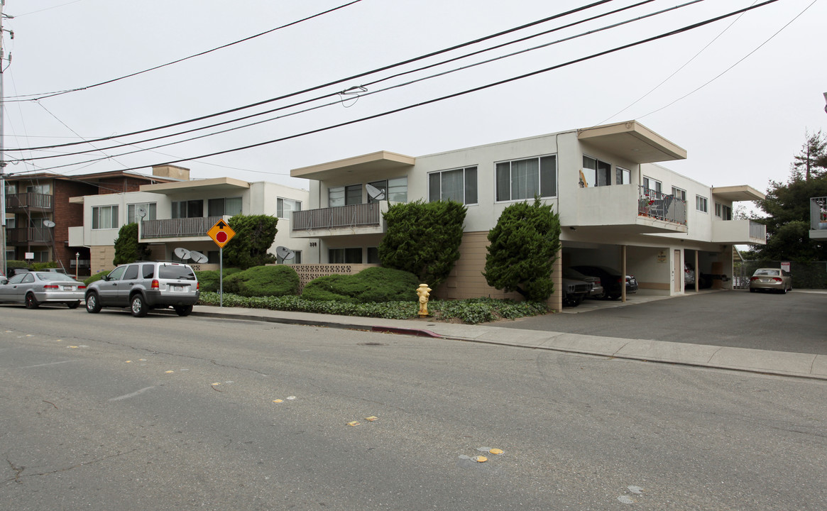 328 Alida Way in South San Francisco, CA - Building Photo