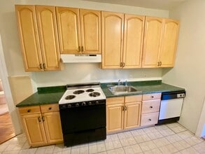 17 Warwick Rd, Unit 5 in Brookline, MA - Building Photo - Building Photo