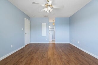 1100 Shoreline Dr in Gulf Breeze, FL - Building Photo - Building Photo