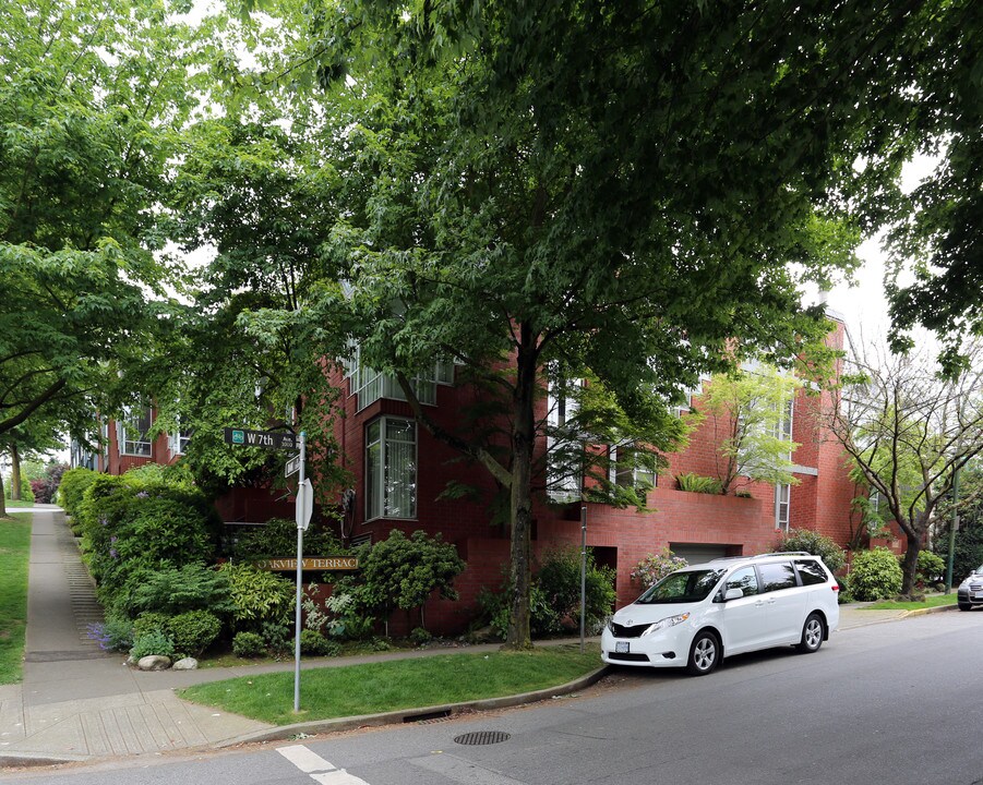 Oakview Terrace in Vancouver, BC - Building Photo