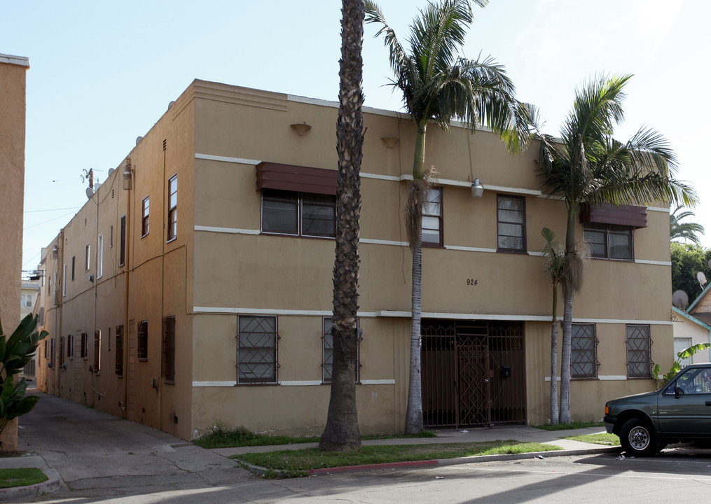 924 Olive Ave in Long Beach, CA - Building Photo