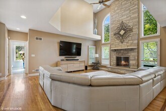 8840 Royal Dr in Burr Ridge, IL - Building Photo - Building Photo