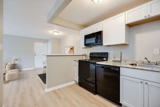 Monroe Terrace Apartments in Monroe, OH - Building Photo - Interior Photo