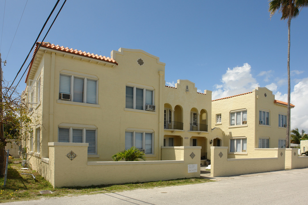 5101 Webster Ave in West Palm Beach, FL - Foto de edificio