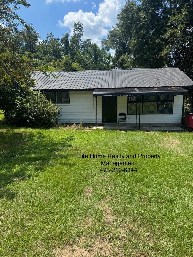property at 3935 Spencer Cir