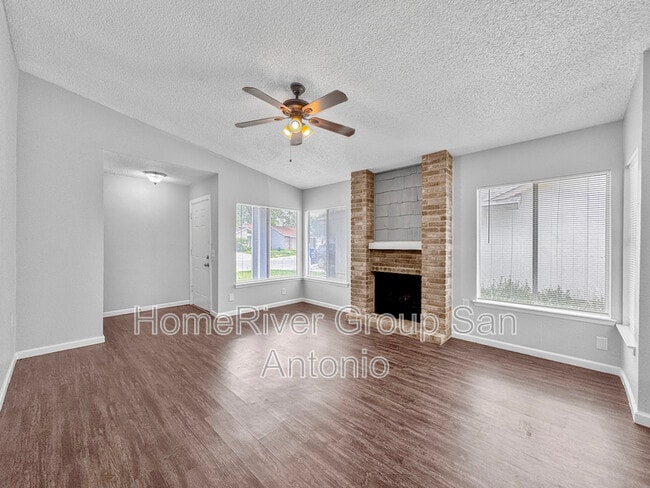9510 Bowen Dr in San Antonio, TX - Building Photo - Building Photo