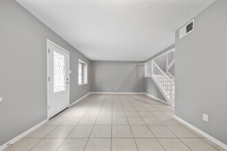 11610 S Kirkwood Rd in Stafford, TX - Building Photo - Building Photo