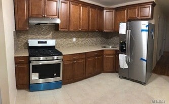 520 Sheffield Ave, Unit 2F in Brooklyn, NY - Building Photo