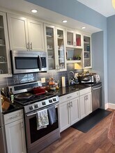 1064 Beacon St, Unit 3 in Brookline, MA - Building Photo - Building Photo